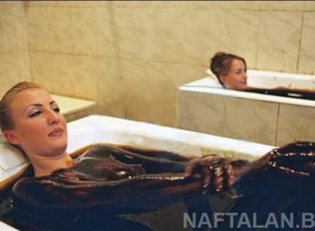 Tắm dầu thô để chữa bệnh ở Azerbaijan