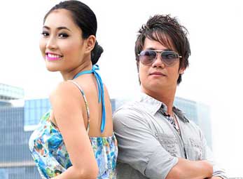 Thùy Trang tình tứ với Trần Lê Quỳnh