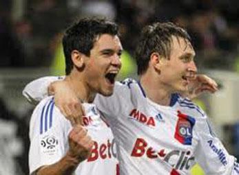 Chủ tich Michel Aulas (Lyon): "Không kiếm củi 3 năm, thiêu 1 giờ"!