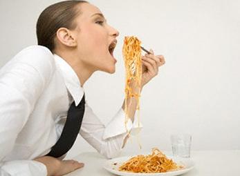 Các loại thực phẩm hành hạ làn da bạn