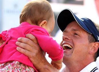 Tay golf số 1 thế giới Luke Donald: Thành công nhờ… con gái