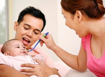 Không cho mẹ chồng chạm vào con vì sợ bẩn