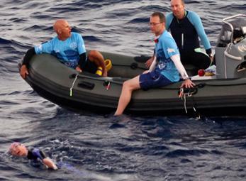 Bơi 108km trong 40 giờ 41 phút liên tục