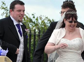 Kỳ lạ cô dâu 56 tuổi lấy 9 đời chồng toàn trai trẻ