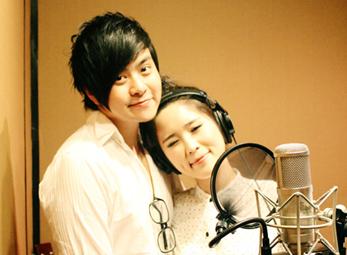 WanBi Tuấn Anh và bạn gái hát tặng trẻ em