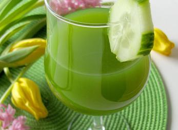 Sinh tố giúp làm mờ quầng thâm mắt