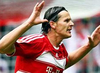 Bayern đồng ý bán Van Buyten