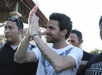 Thương vụ chiêu mộ Fabregas: Barca tiếp tục bị từ chối