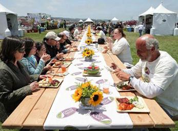 Bàn dã ngoại dài nhất thế giới