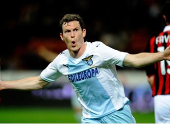 Lichtsteiner chính thức thuộc về Juventus