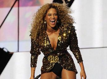 Beyonce "đốt cháy" sân khấu Glastonbury Festival