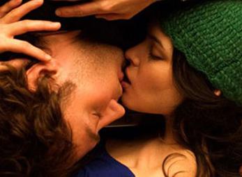 Bật mí 5 bước để có màn “khóa môi” thực sự ấn tượng 