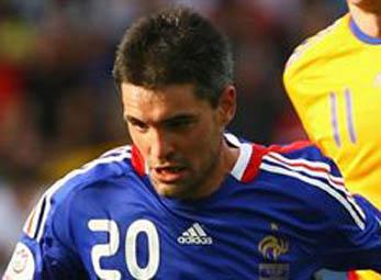 Malaga: Sau Van Nistelrooy là Toulalan?