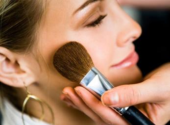 Mẹo trang điểm hoàn hảo trong ngày hè