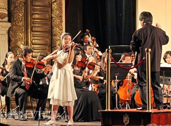 Tài năng violin 13 tuổi tham gia hòa nhạc xuyên Việt