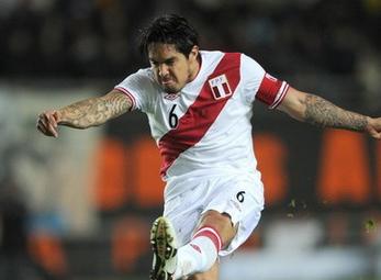 Juventus săn tiền vệ trái