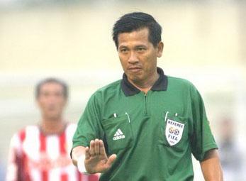Cựu trọng tài Dương Văn Hiền: Nhớ tiếng còi như người mắc nghiện