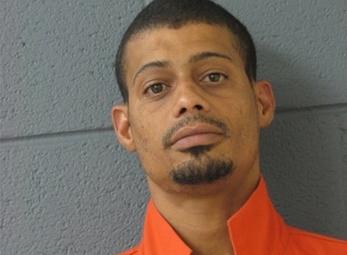 Nuốt nhẫn kim cương vào bụng