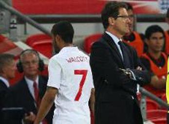 HLV Capello từng "dọa giết" Theo Walcott
