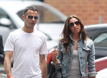 Vượt bão scandal, Ryan Giggs tự tin sánh bước cùng vợ