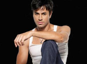 Enrique Iglesias vượt Michael Jackson về kỷ lục No.1 Billboard