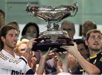 Real Madrid ngược dòng giành Cúp Santiago Bernabeu