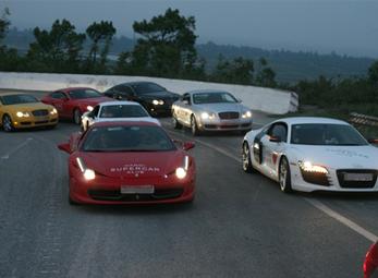 Theo chân đoàn siêu xe Việt trên Đèo Ngang