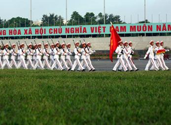 Lễ kéo cờ trước Lăng Bác