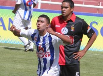 "Bó tay" với pha bỏ lỡ không tưởng