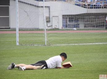 CĐV Trung Quốc choảng nhau vì áo đấu của Kaka