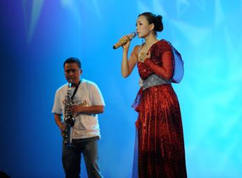 Phát hành DVD "Sắc màu Hồ Quỳnh Hương"