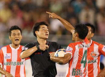 Đến lúc phải tính đến phương án treo còi dài hạn