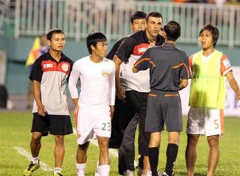 Nhìn lại V-League 2011: Còn nhiều trăn trở