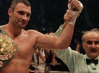 WBC: Klitschko hạ đo ván Adamek