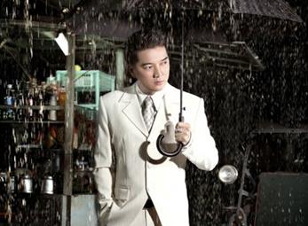 Đàm Vĩnh Hưng đem xích lô, xe hủ tiếu lên sân khấu