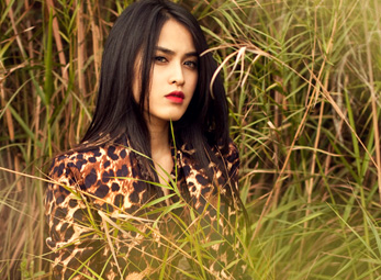 Tú Vi xinh đẹp khi mặc trang phục da báo