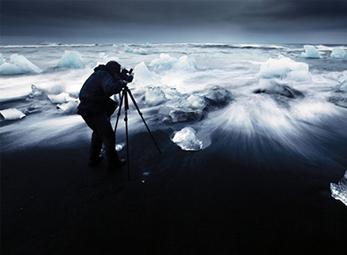 Hình ảnh đẹp của những tảng băng đang bị tan chảy trong đêm 