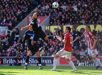 23h30 (24/09) Stoke City - Man Utd: Khó cản bước đế vương