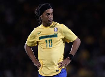 Giữ Ronaldinho, gọi Fabio trong đợt triệu tập đội hình Brazil