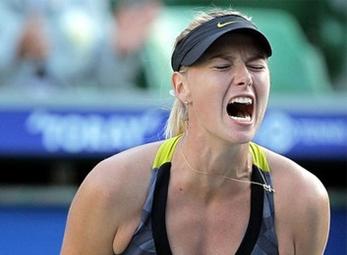 Số 1 nữ thế giới Wozniacki rơi đài ở WTA Tokyo