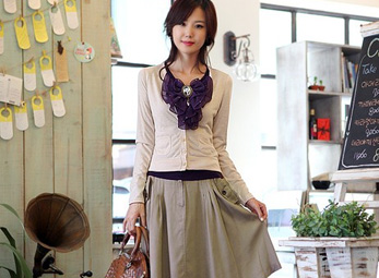 Chân váy xòe ngập tràn phố thu