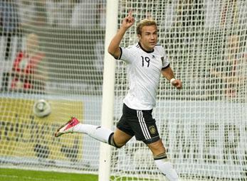 Arsenal và M.U trở lại săn "Messi của nước Đức"