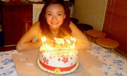 Xuân Mai diện váy sexy trong tiệc sinh nhật