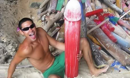 Đỏ mặt vào thăm động "cái ấy"