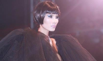 Hoàng Thùy bật mí về "vật dụng quý giá nhất" 