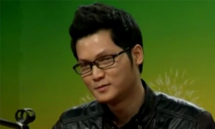 Chàng trai khiếm thị chơi được nhiều nhạc cụ