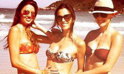 Alessandra Ambrosio mặc bikini khoe bụng bầu 