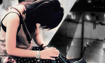 Bí mật của những nữ sinh mắc bệnh xã hội