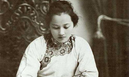 Ảnh hiếm về thời thanh xuân của Tống Khánh Linh