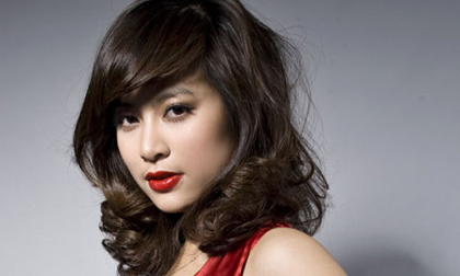 Hoàng Thùy Linh tìm đến với kinh Phật…